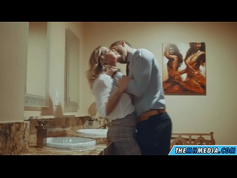 ❤️ Quandu una bionda tettona ti seduce in un bagnu publicu ❤️❌ Cazzo à porn co.ixiporn.ru